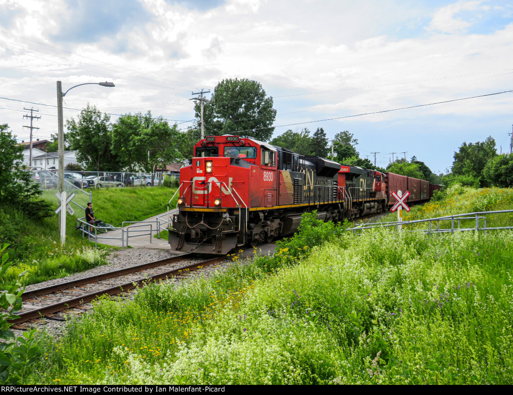 CN 8930 leads 402 at 124.62
